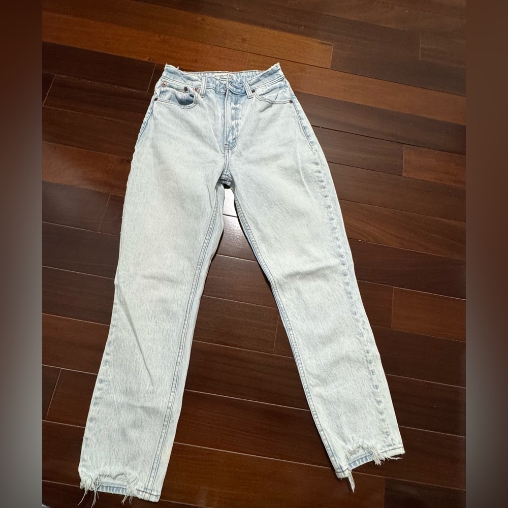 COPY - Abercrombie & Fitch The Mom High Rise 
Still great condition 9/10
Color …